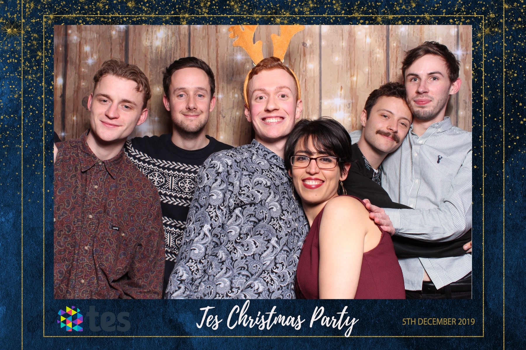 Tes Christmas party  | View more photos from the event at gallery.magicimages.uk/u/MagicImages/Tes-Christmas-party